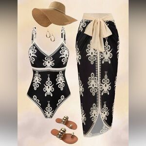 NWOT SIZE 0XL DESIGNER Look For Less Black and White Patterned Swimsuit Set